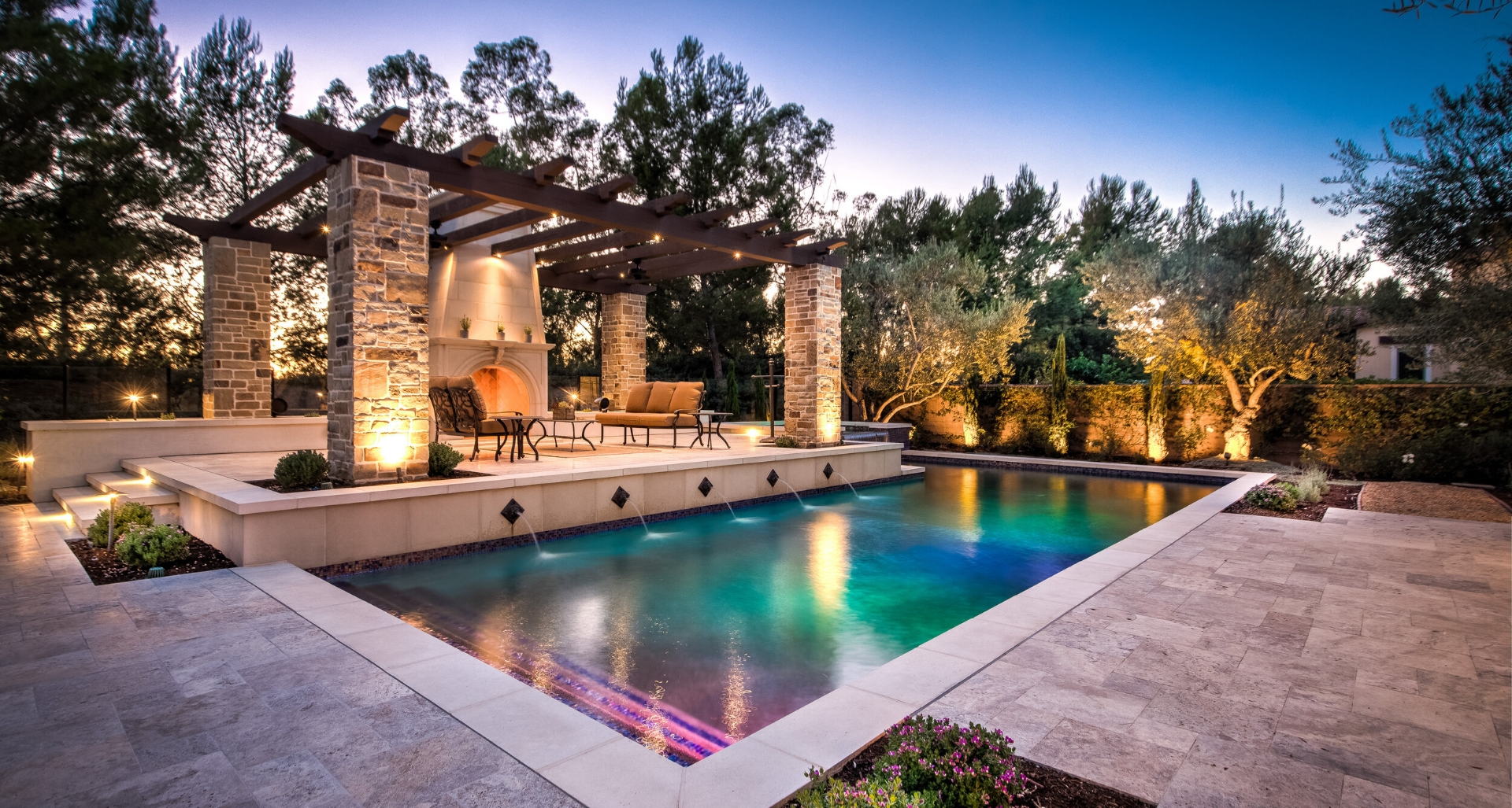 Image of a gorgeos backyard with a pool in California